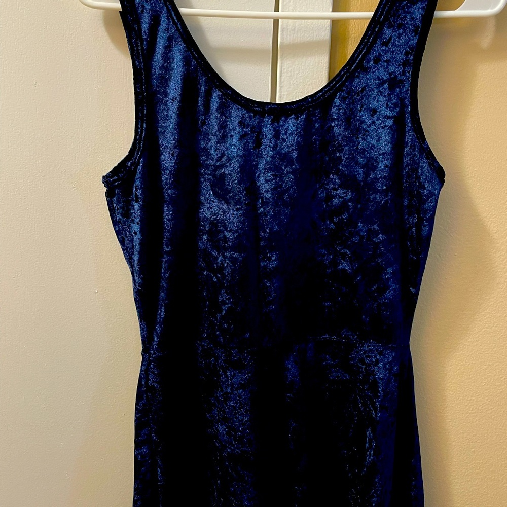 Delia’s velvet navy blue evening dress